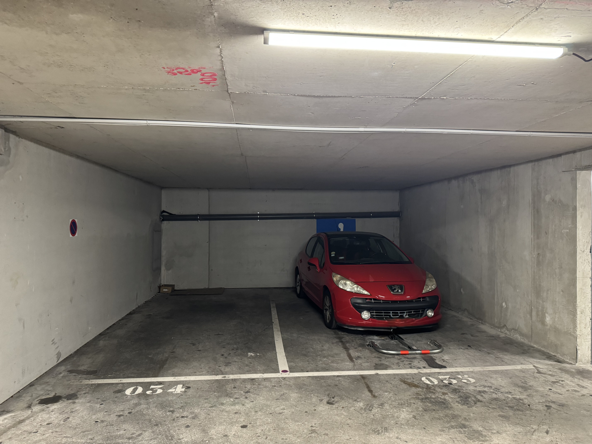 PLACE DE PARKING / BOX GARAGE - 13010 MARSEILLE