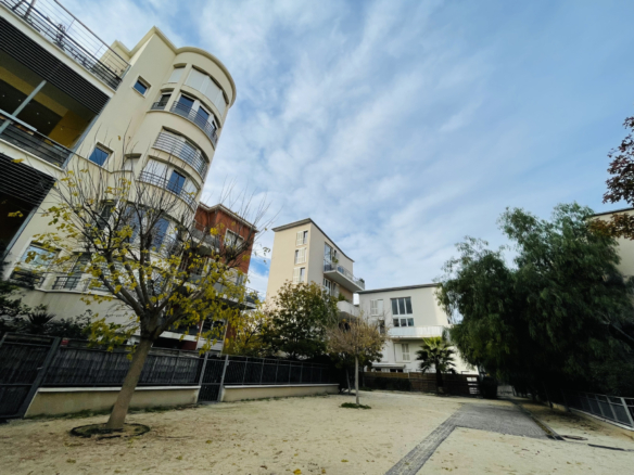 Place de stationnement M5 Les Docks