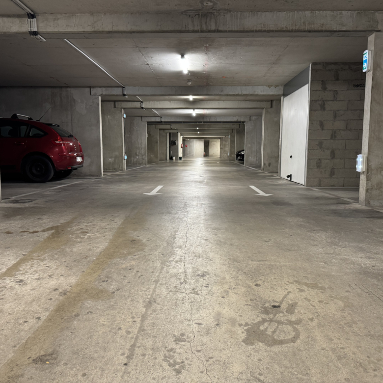 PLACE DE PARKING / BOX GARAGE - 13010 MARSEILLE