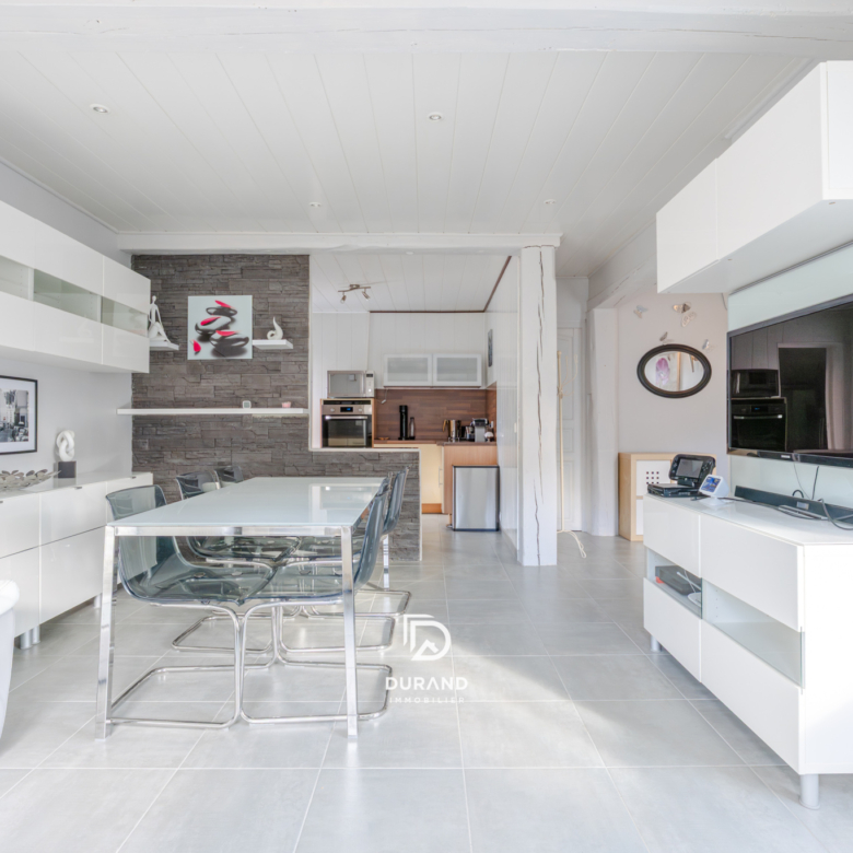 MAISON - GARAGE - PISCINE - 13124 PEYPIN