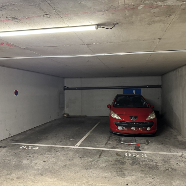 PLACE DE PARKING / BOX GARAGE - 13010 MARSEILLE