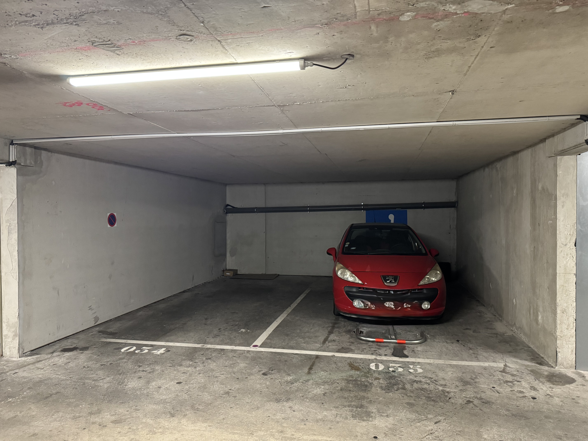 PLACE DE PARKING / BOX GARAGE - 13010 MARSEILLE