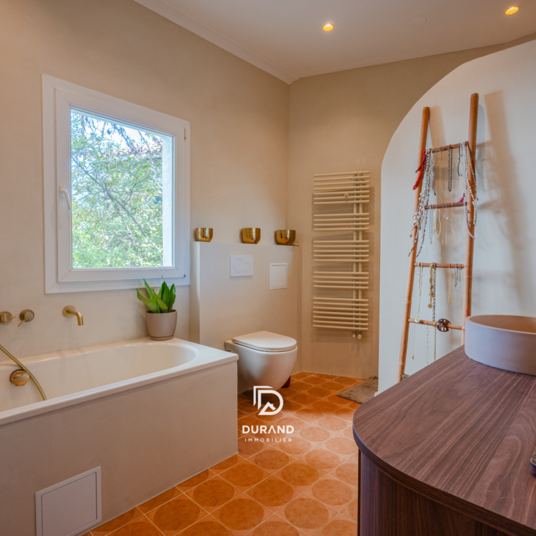 BATISSE - DEPENDANCES - GARAGE - PISCINE - 13400 AUBAGNE