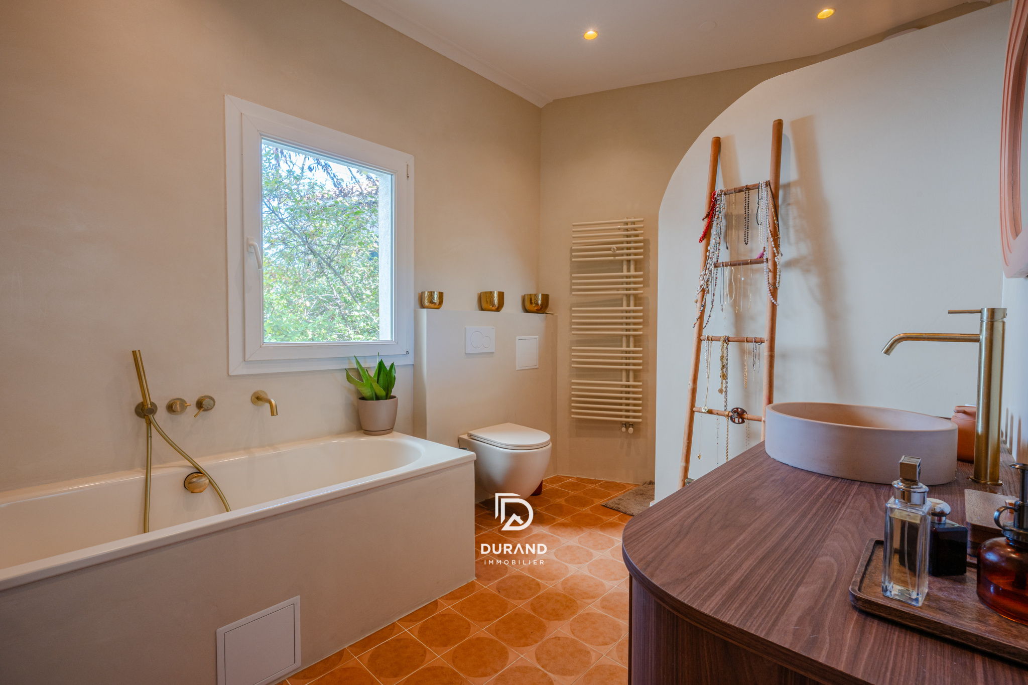 BATISSE - DEPENDANCES - GARAGE - PISCINE - 13400 AUBAGNE