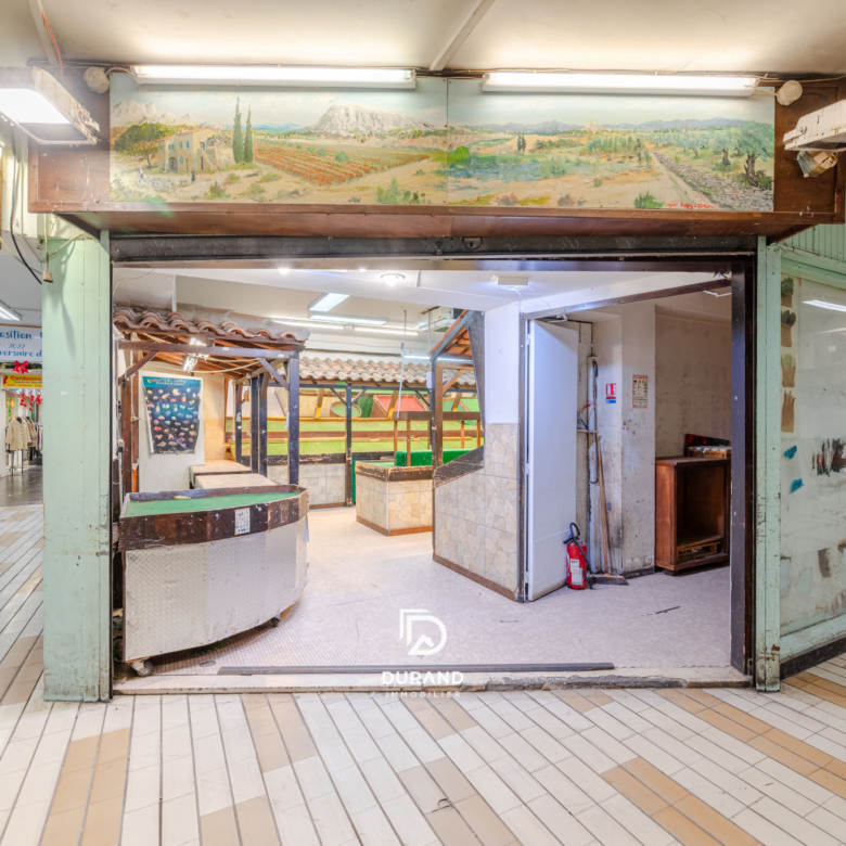 Local commercial /  La Rouvière / 13009