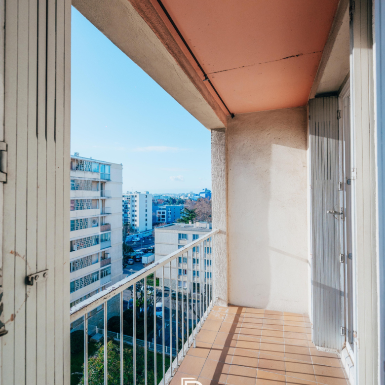 APPARTEMENT - TERRASSES - VUE DEGAGEE - SAINT JUST - 13013 MARSEILLE