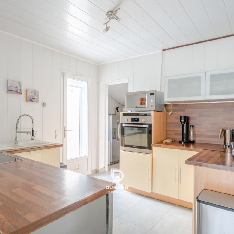 MAISON - GARAGE - PISCINE - 13124 PEYPIN