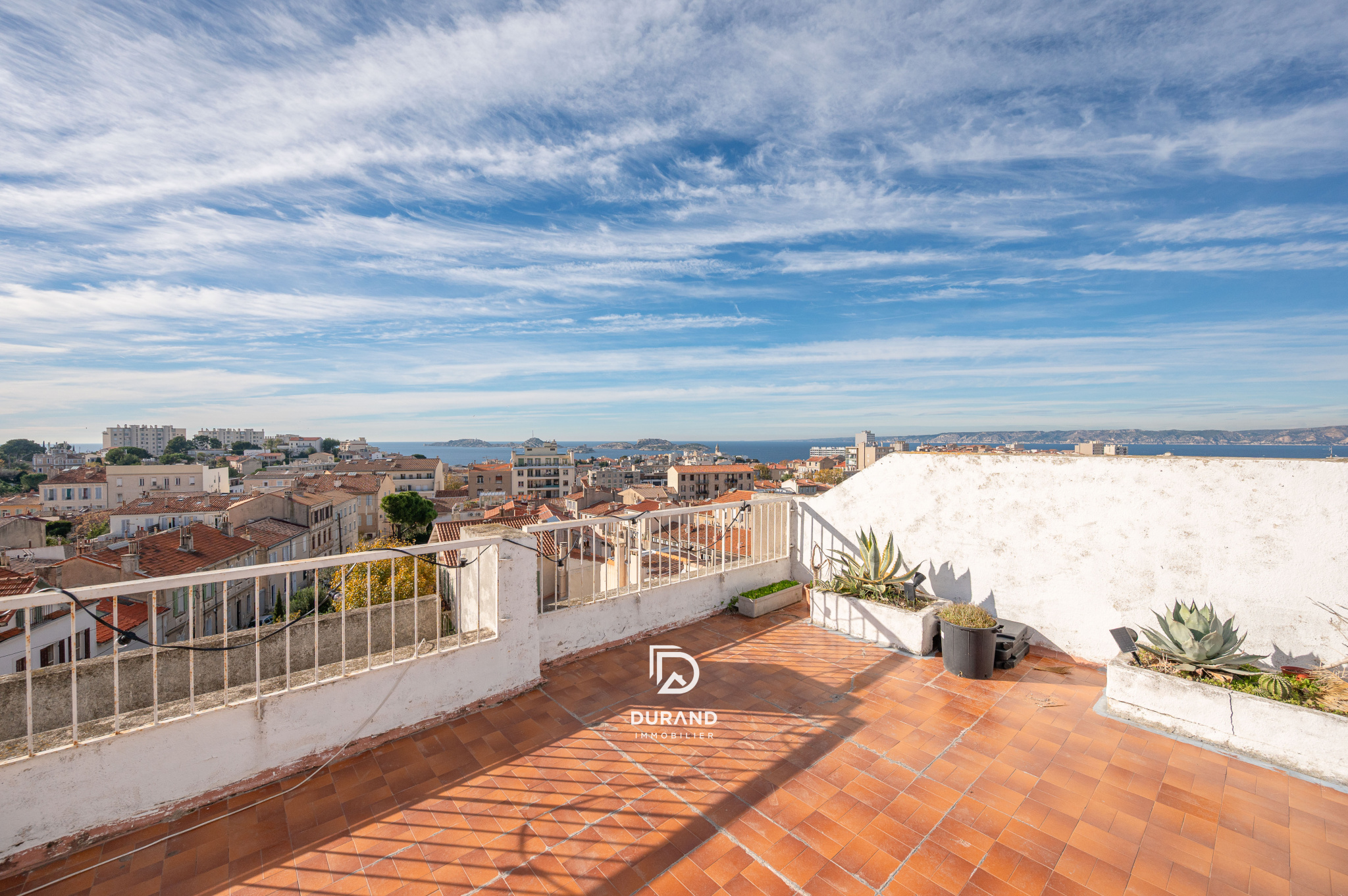 APPARTEMENT - T3 - TOIT TERRASSE - VUE MER ET NOTRE DAME - 76M2 - BOMPARD - 13007 MARSEILLE