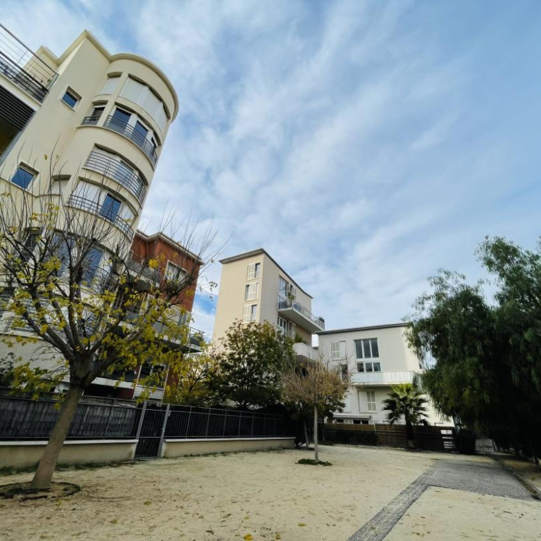 Place de stationnement M5 Les Docks