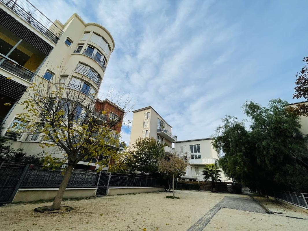 Place de stationnement M5 Les Docks