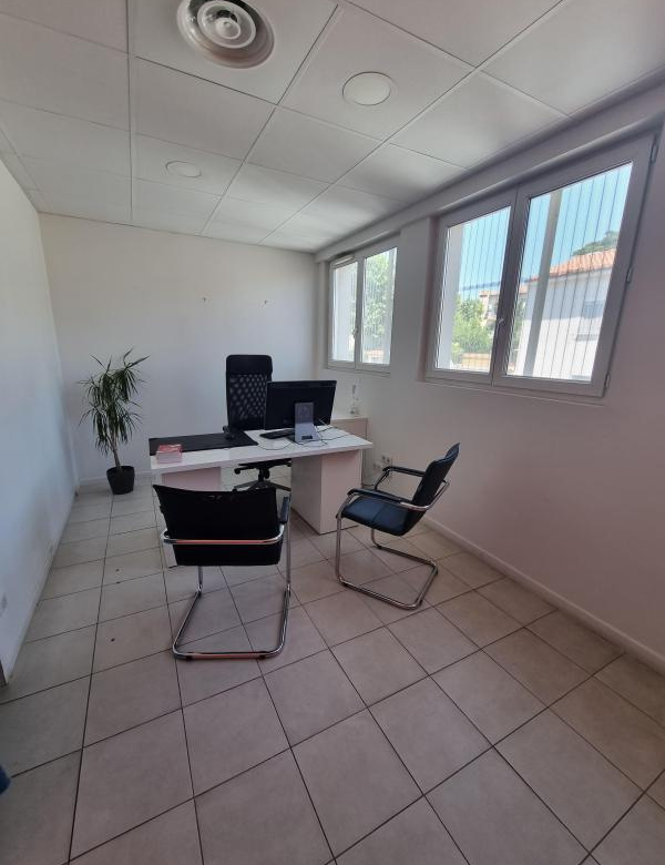 bureau professionnel dans centre d'affaires