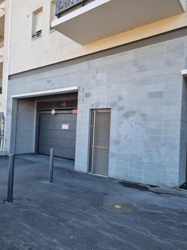 ROUET 8éme- Stationnement dans copropriété fermée