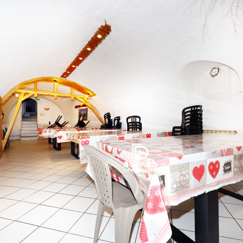 Maison de village d'environ 280 m2