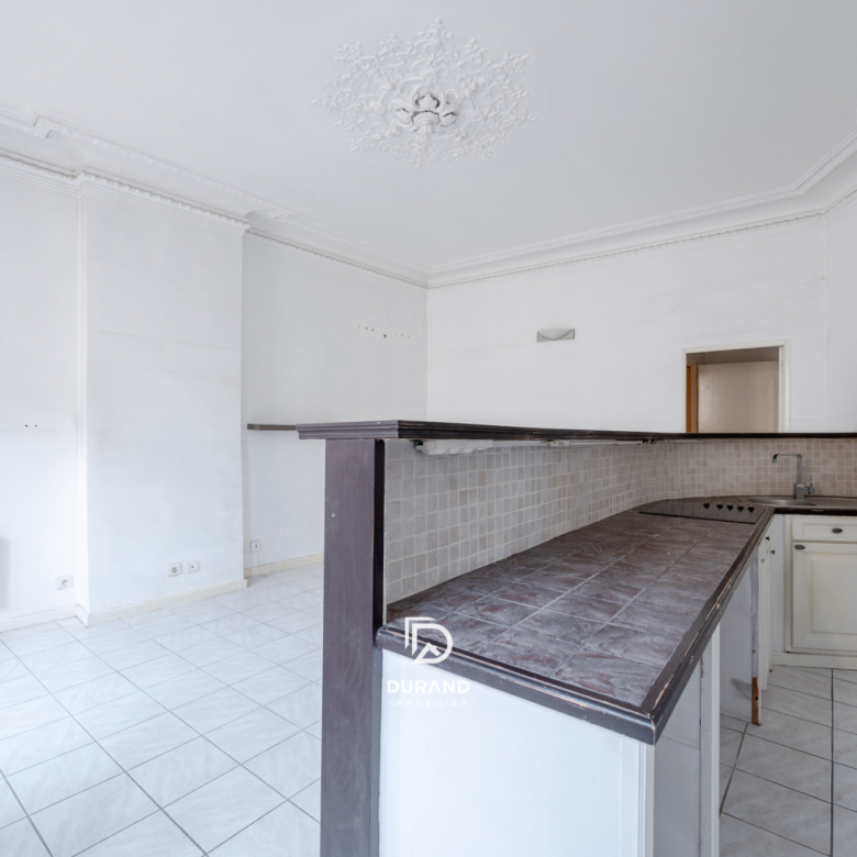 APPARTEMENT - IMMEUBLE BOURGEOIS - COURS LIEUTAUD - 13001 MARSEILLE