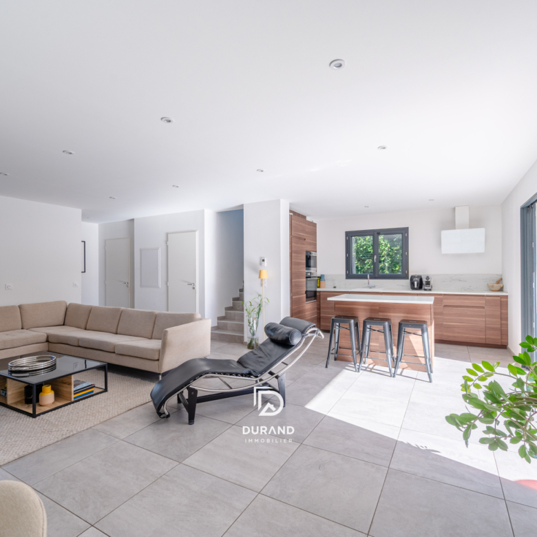 VILLA RECENTE - JARDIN AVEC PISCINE - LES 3 LUCS-SAINT JULIEN