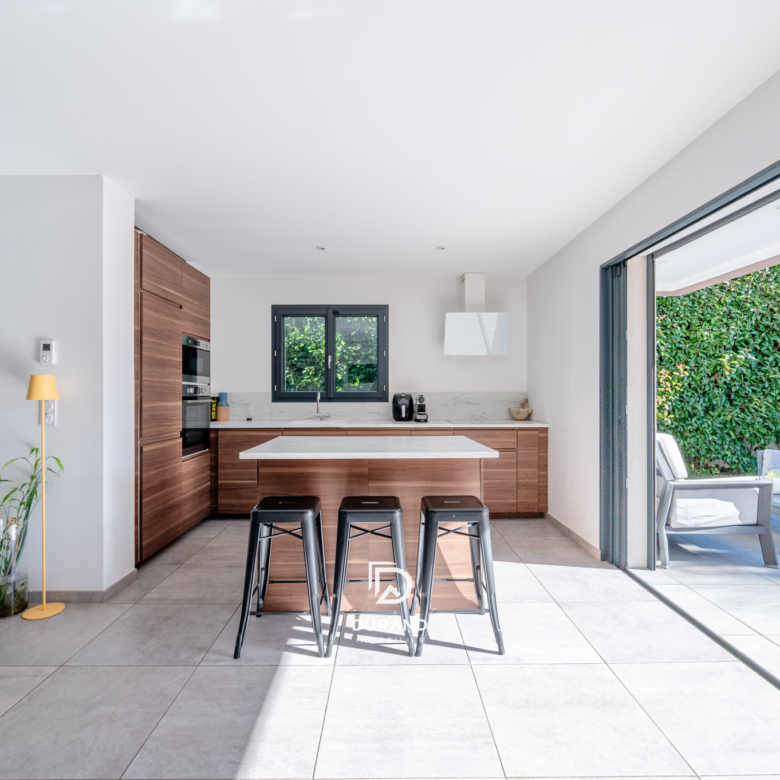 VILLA RECENTE - JARDIN AVEC PISCINE - LES 3 LUCS-SAINT JULIEN