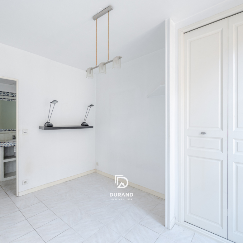 APPARTEMENT - IMMEUBLE BOURGEOIS - COURS LIEUTAUD - 13001 MARSEILLE