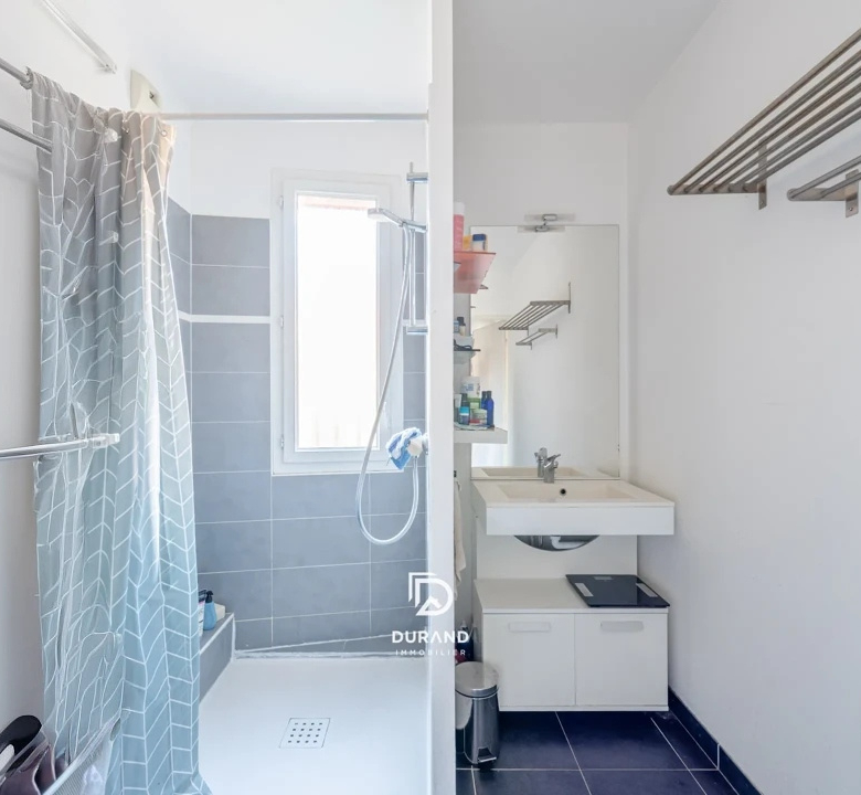 APPARTEMENT - 2 PIECES - TERRASSE - 13003 MARSEILLE