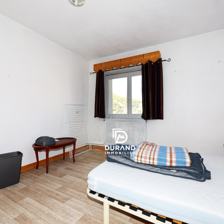 Maison de village d'environ 280 m2