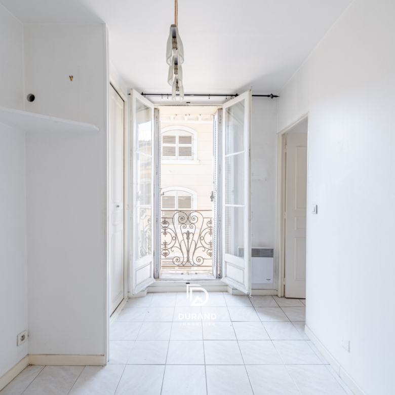 APPARTEMENT - IMMEUBLE BOURGEOIS - COURS LIEUTAUD - 13001 MARSEILLE