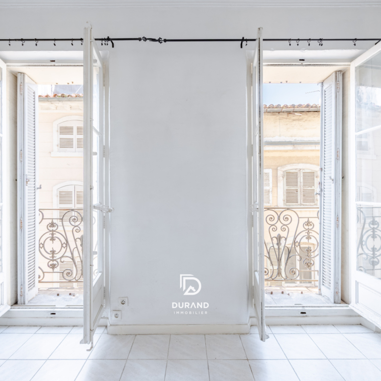 APPARTEMENT - IMMEUBLE BOURGEOIS - COURS LIEUTAUD - 13001 MARSEILLE