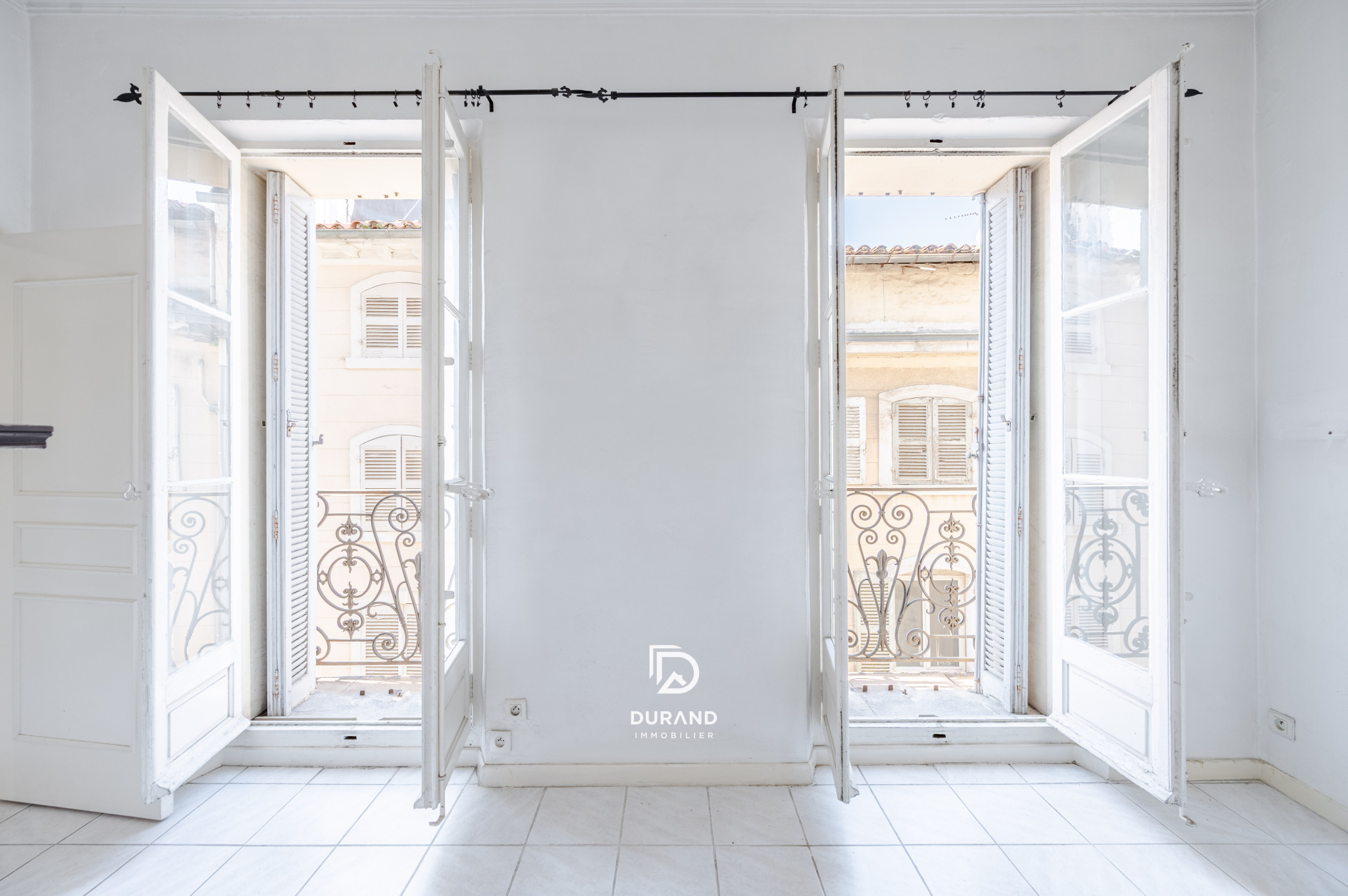 APPARTEMENT - IMMEUBLE BOURGEOIS - COURS LIEUTAUD - 13001 MARSEILLE