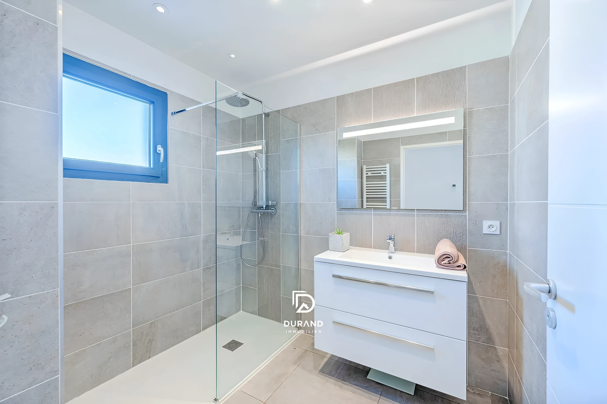 VILLA RECENTE - JARDIN AVEC PISCINE - LES 3 LUCS-SAINT JULIEN