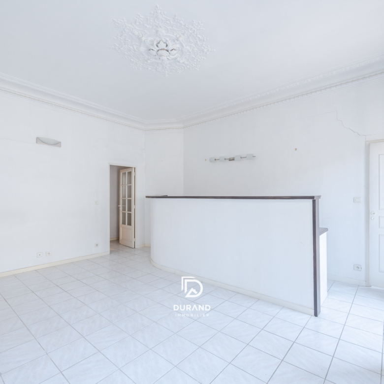 APPARTEMENT - IMMEUBLE BOURGEOIS - COURS LIEUTAUD - 13001 MARSEILLE