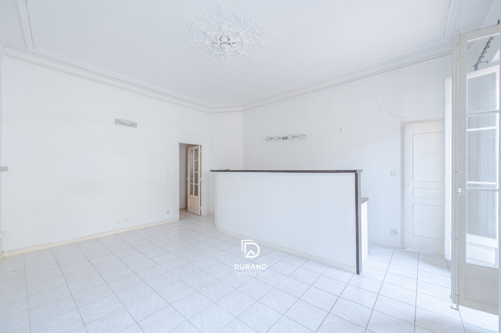 APPARTEMENT - IMMEUBLE BOURGEOIS - COURS LIEUTAUD - 13001 MARSEILLE