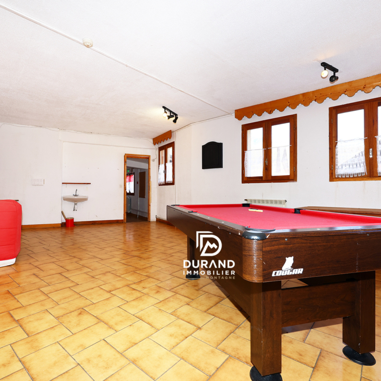 Maison de village d'environ 280 m2