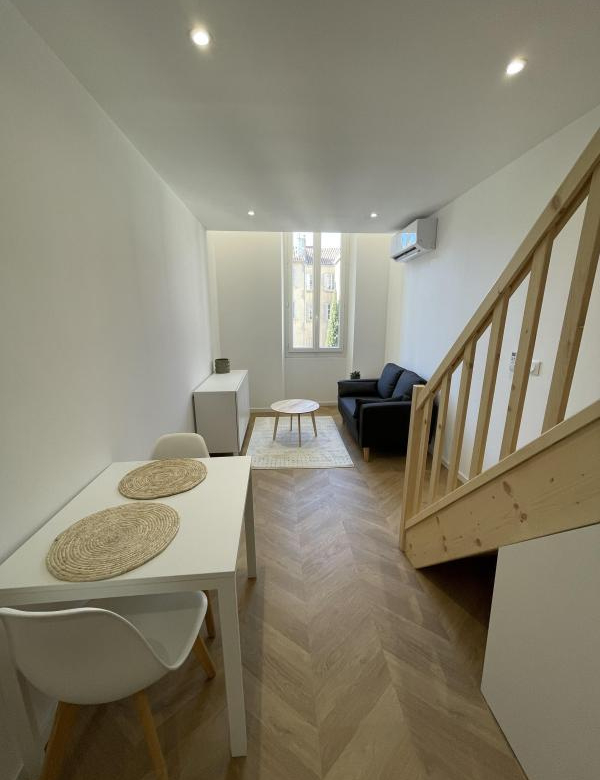 Studio mezzanine refait à neuf