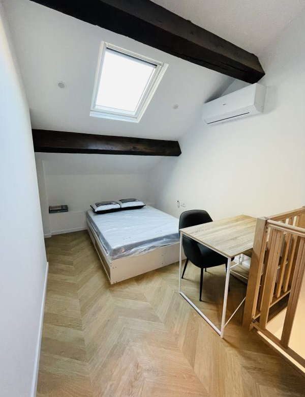 Studio mezzanine refait à neuf