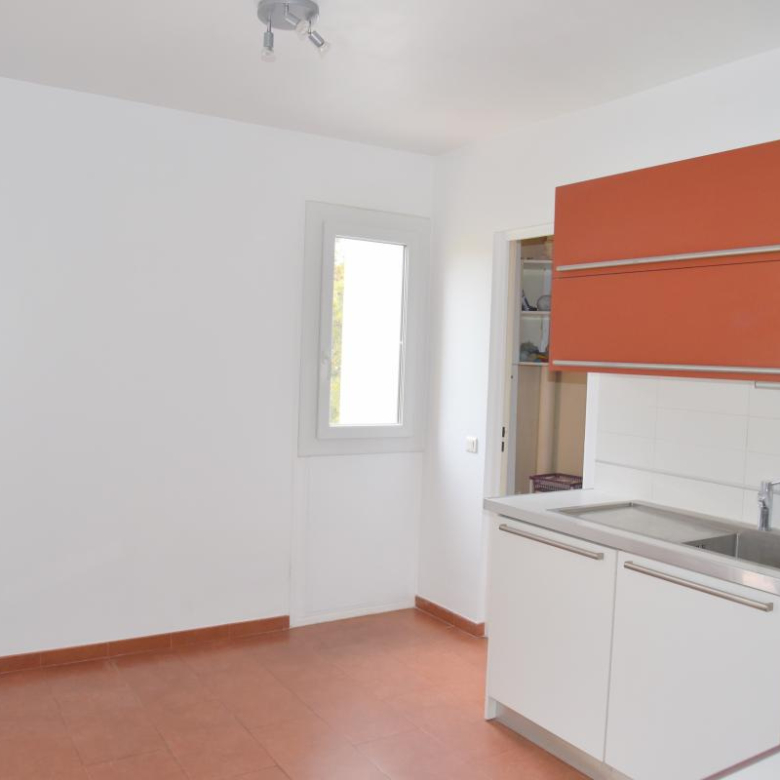 T4 avec terrasse dans résidence fermée