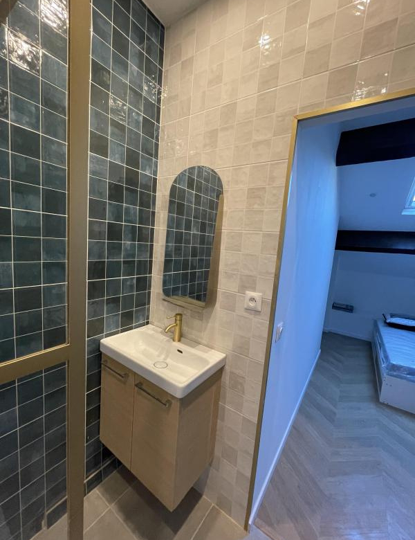 Studio mezzanine refait à neuf