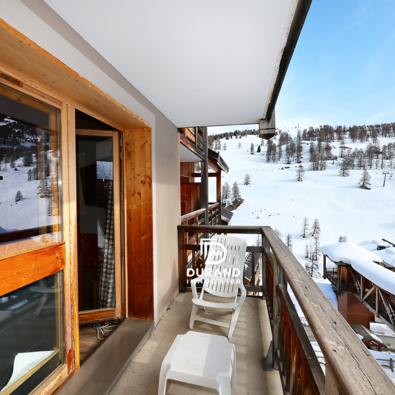 dans une résidence 4 * avec piscines