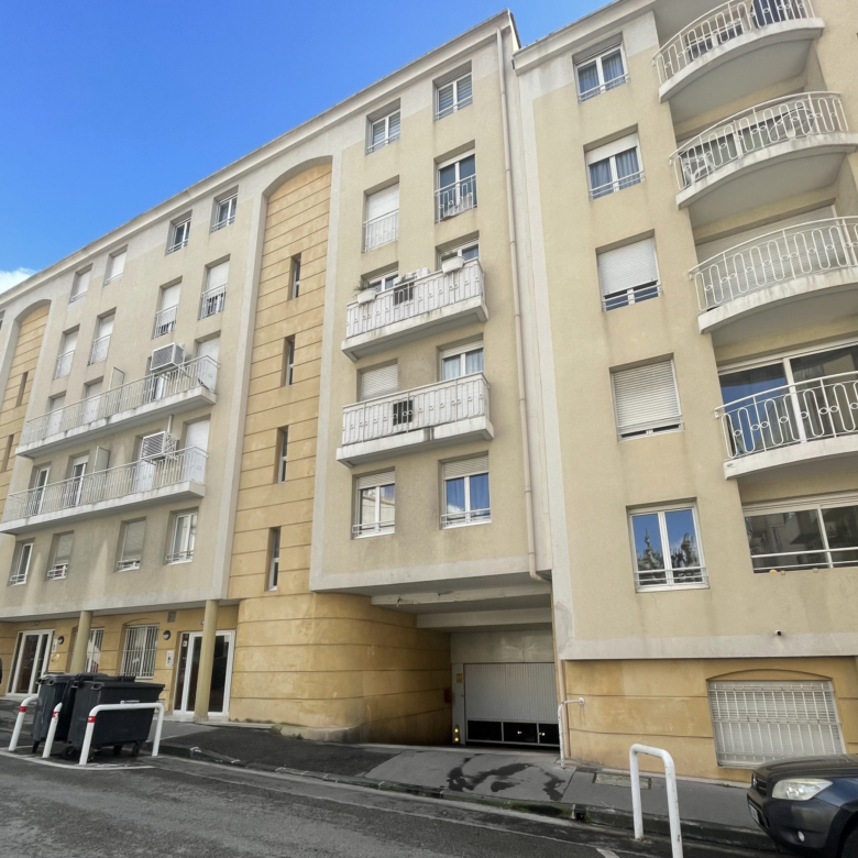 Box à louer - fermés et sécurisés - quartier le Rouet