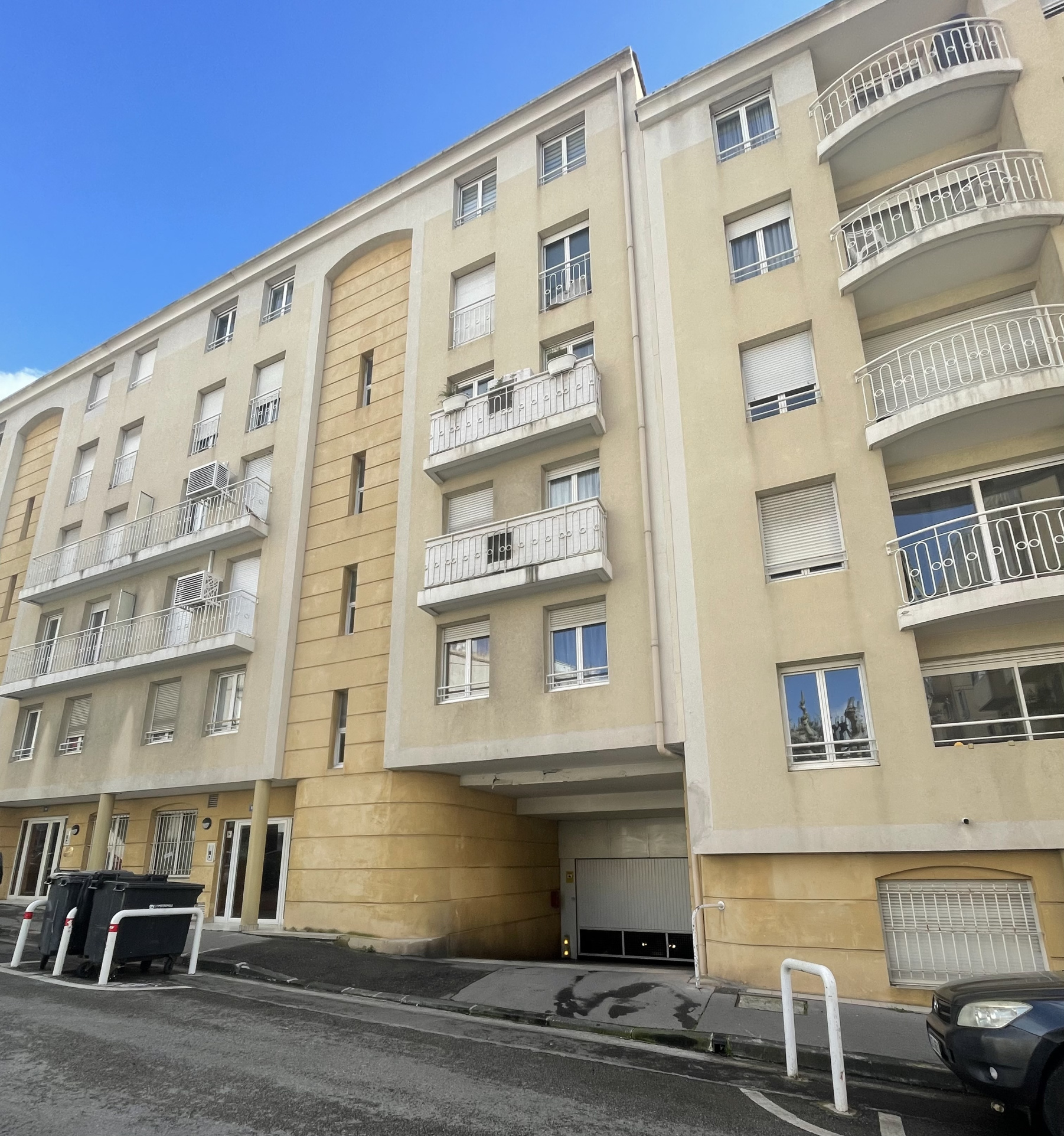 Box à louer - fermés et sécurisés - quartier le Rouet