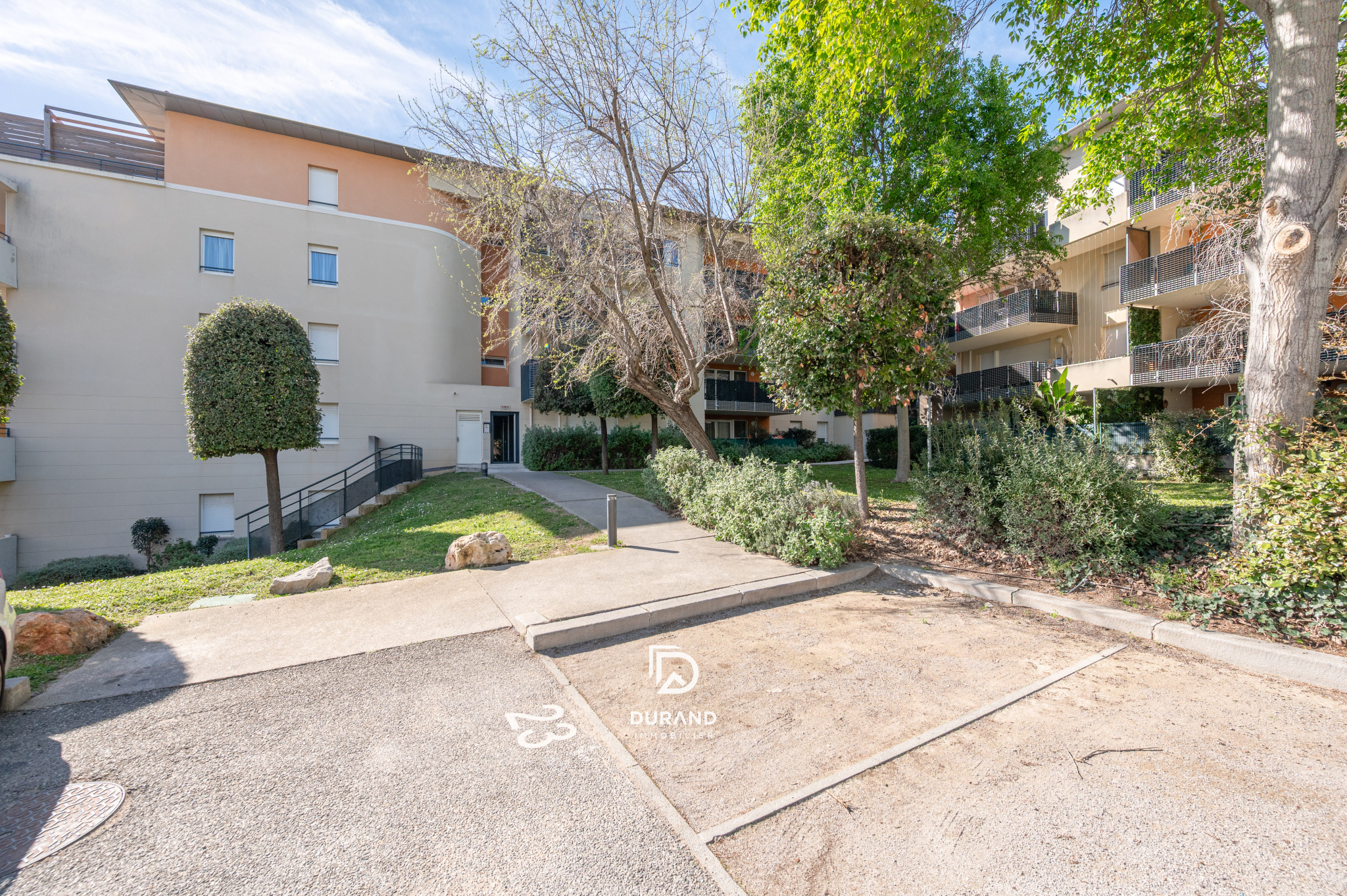 APPARTEMENT - PARKING - TERRASSE - SAINTE MARTHE - 13014 MARSEILLE