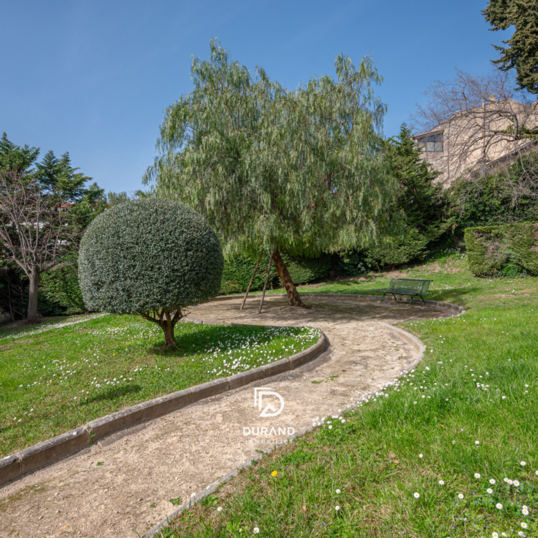 APPARTEMENT - GARAGE- MAZARGUES 13009