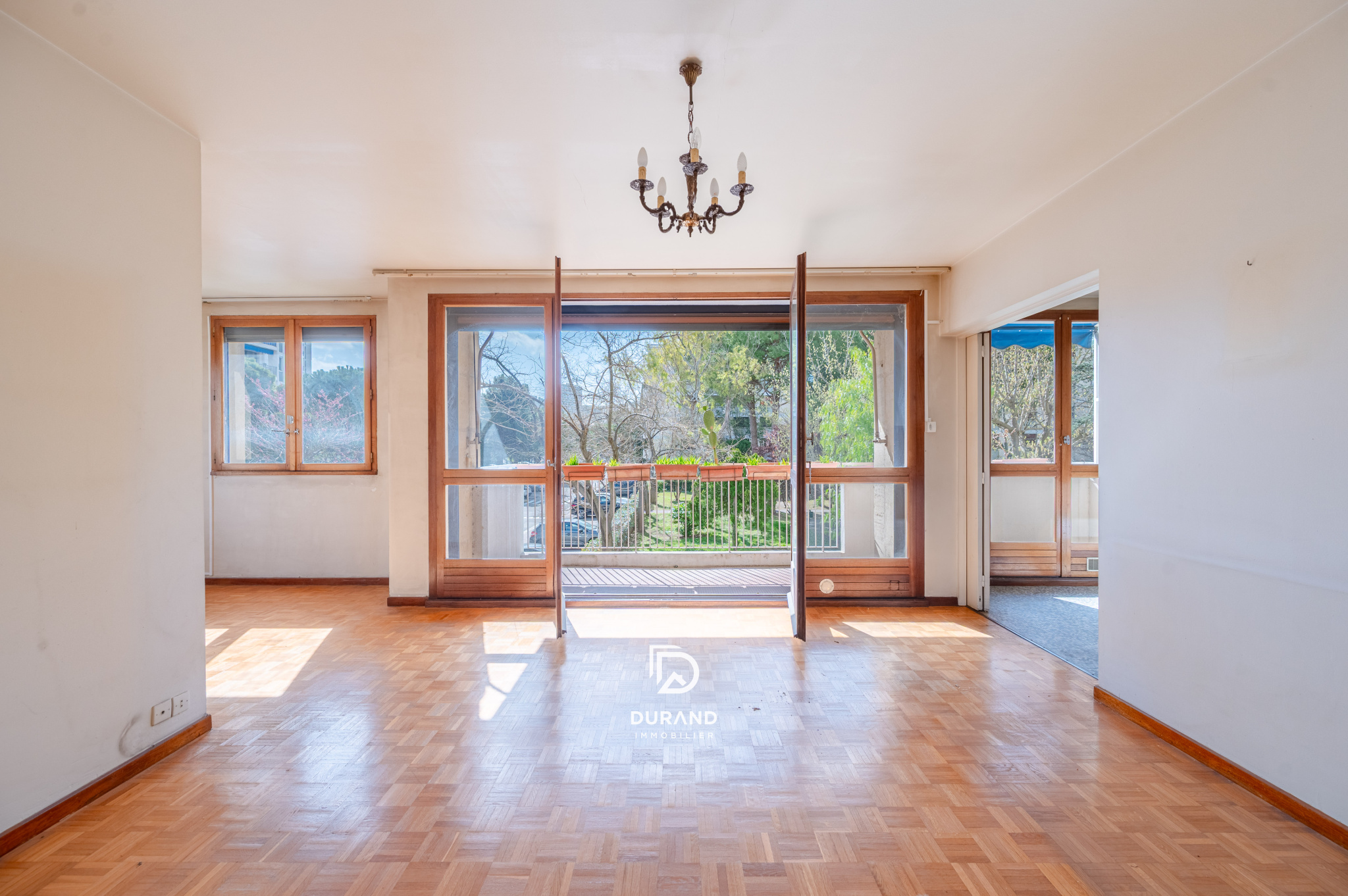 APPARTEMENT - ALLEE DES PINS - 13009 MARSEILLE