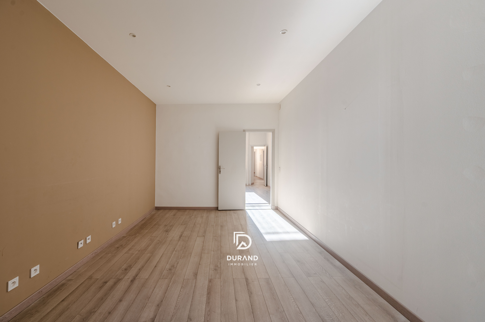 APPARTEMENT - BOURGEOIS - PALAIS DE JUSTICE - 13006 MARSEILLE