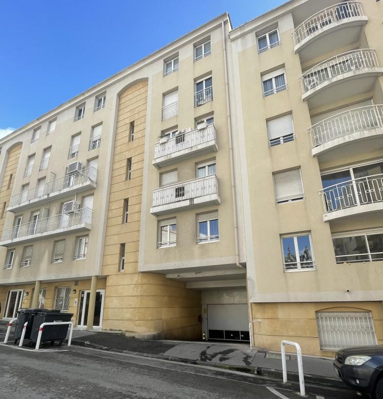 Box à louer - fermés et sécurisés - quartier le Rouet