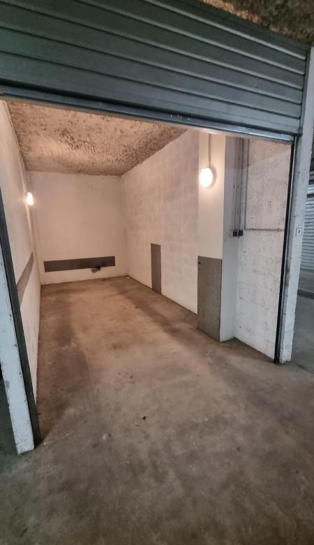 MERMOZ - EDOUARD HERRIOT 8éme - Place de stationnement en sous-sol dans la résidence l'Etoile