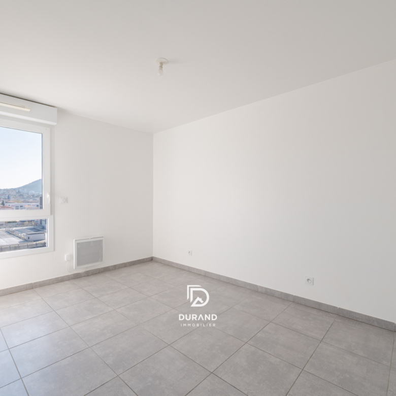 APPARTEMENT - PARKING - TERRASSE - 13010 MARSEILLE