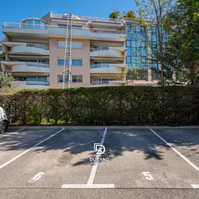 Rare Place de parking au cœur de Bonneveine