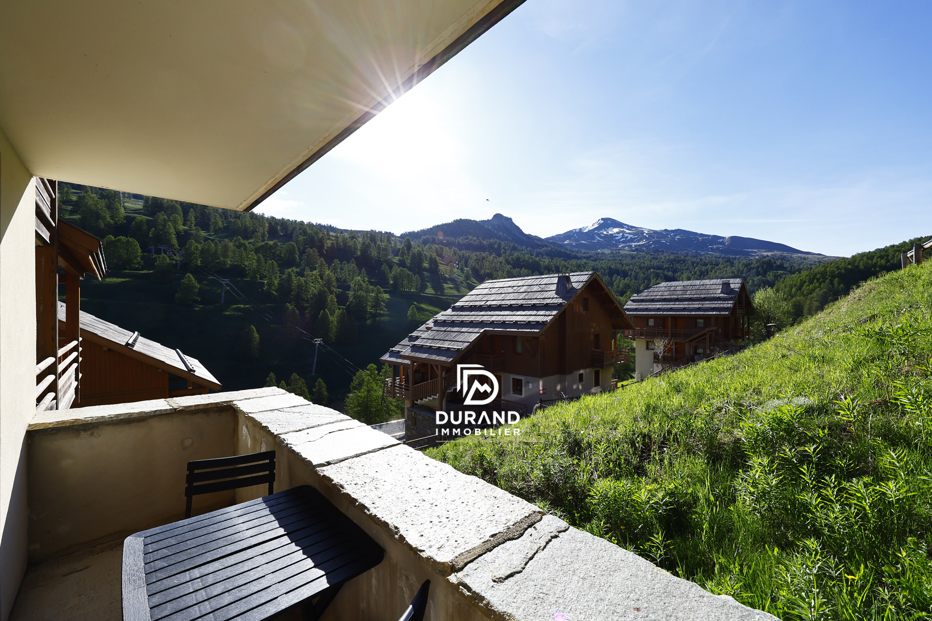 dans une résidence 4 * avec piscines