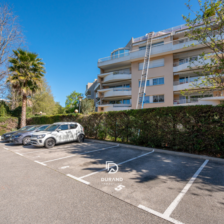 Rare Place de parking au cœur de Bonneveine