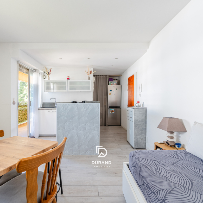 APPARTEMENT - PARKING - TERRASSE - SAINT TRONC - 13010 MARSEILLE