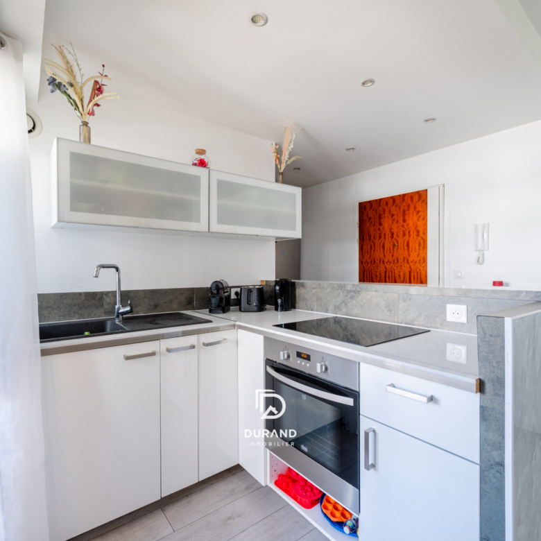 APPARTEMENT - PARKING - TERRASSE - SAINT TRONC - 13010 MARSEILLE