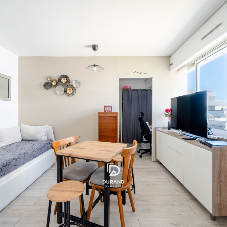 APPARTEMENT - PARKING - TERRASSE - SAINT TRONC - 13010 MARSEILLE